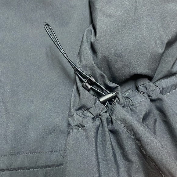 Lululemon Pack It Up Jacket in black/camo with hood size 2 - Picture 15 of 15